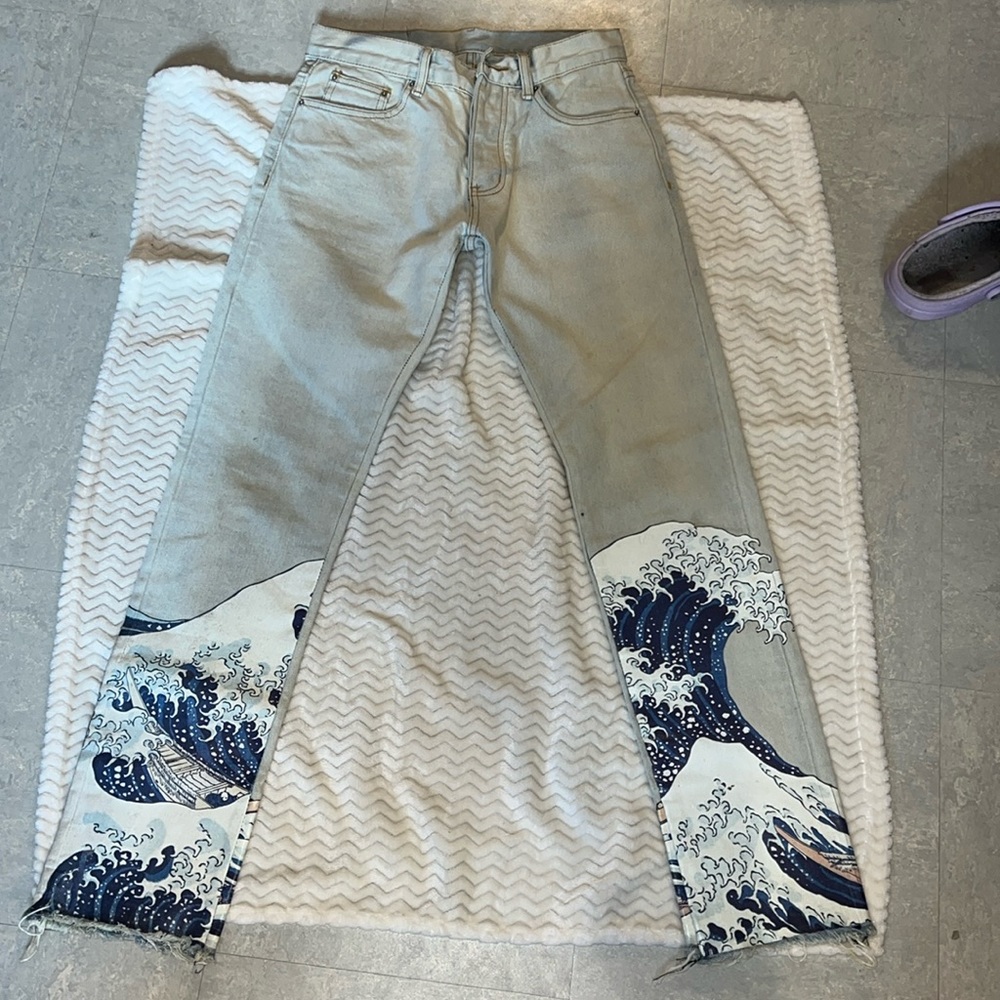 Straight blue jeans with design. From MNML. Size 28 in men